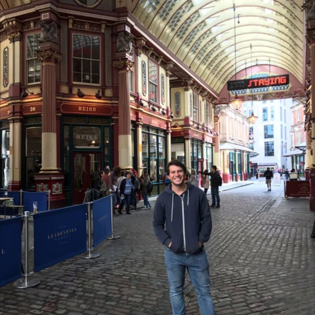 Lucas no Leadenhall Market, em Londres